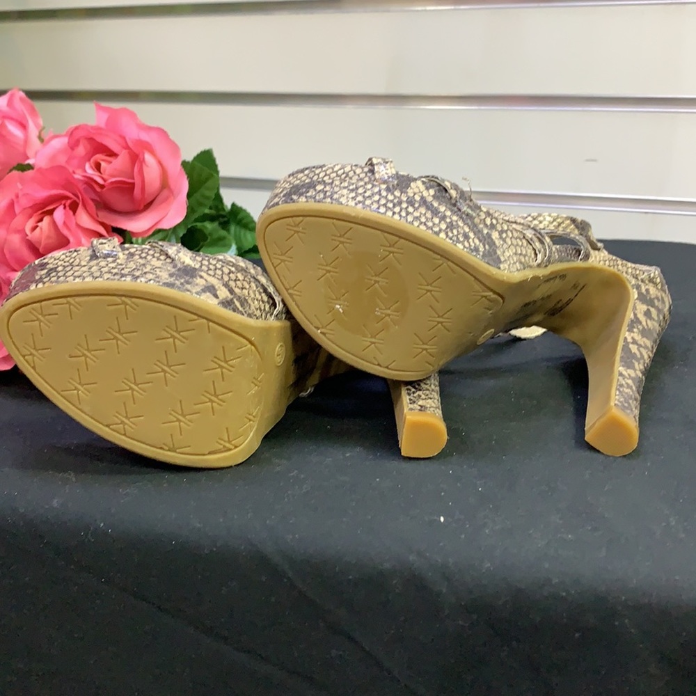 Kardashian Kollection Python Heel - Picture 5 of 7